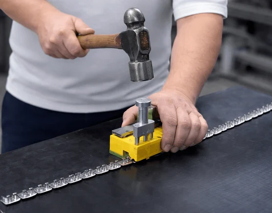 Стыковка лент горячим и холодным методом, установка замков